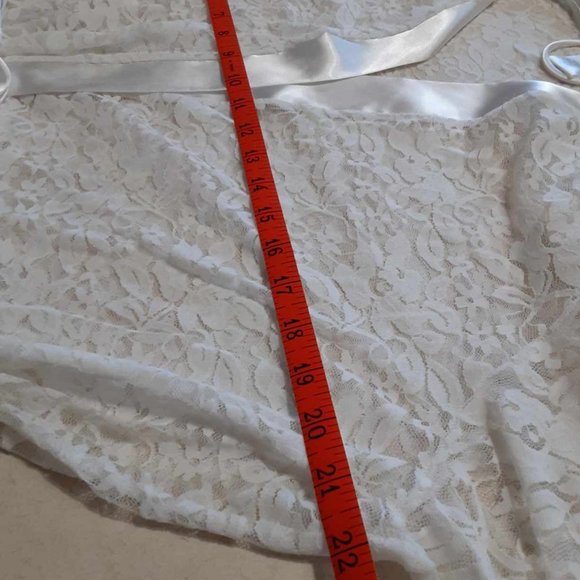 White Lace Robe - Picture 7 of 9